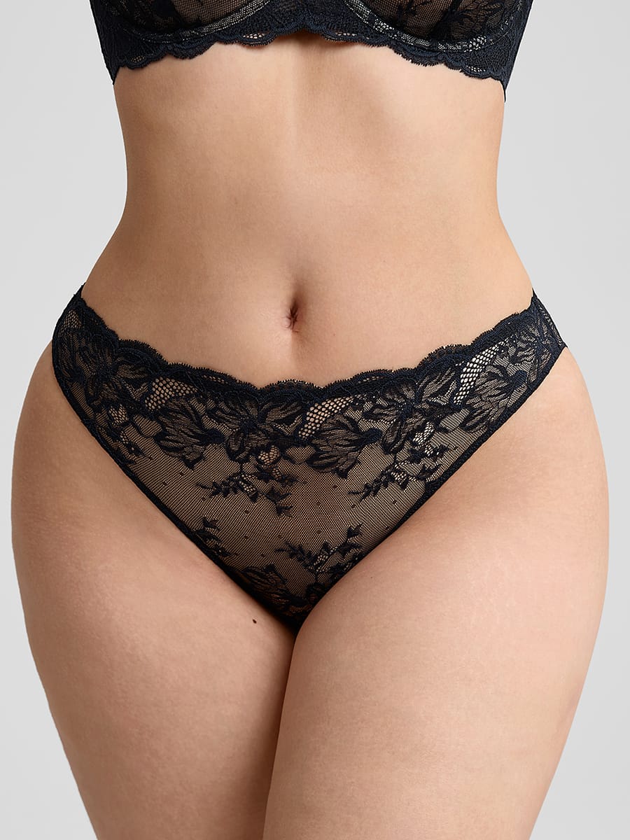 Elegant Low-Rise Lace Panties with Antibacterial Cotton Comfort